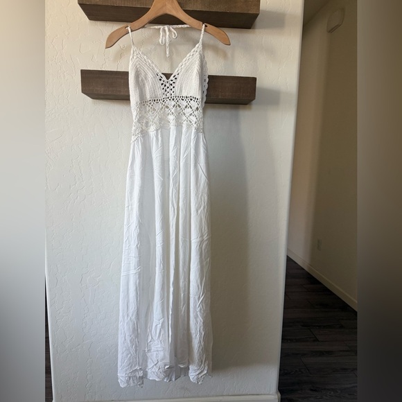 Boutique|White cotton midi summer halter sundress with crotchet details•••Boho - Picture 3 of 14